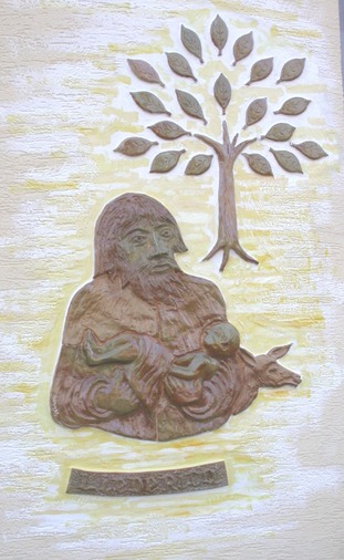 Céramique représentant Liedericq sur la façade de la Maison communale - Photo de Philippe Duponcheel